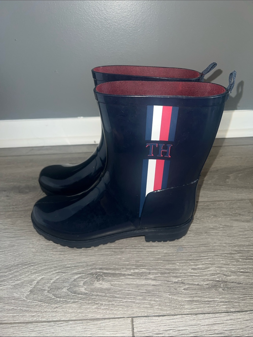 Tommy Hilfiger Navy Gloss Rain Boots with Burgundy Lining